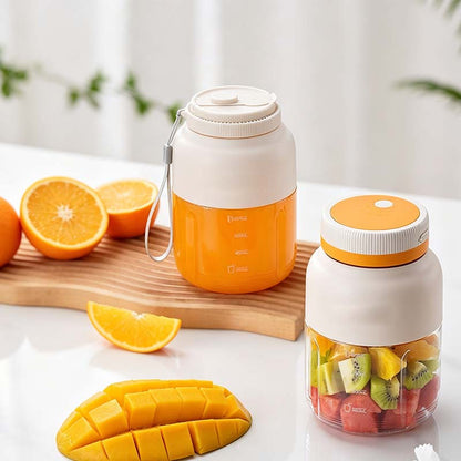 ⚡ 50% ZNIŻKI – OSTATNI DZIEŃ! Kubek 2w1 z dwiema zakrętkami – wyciskaj i pij z jednego pojemnika. Idealny na wynos! 🥤✨